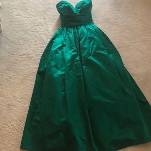 Carolyne Roehm green silk taffeta ball gown